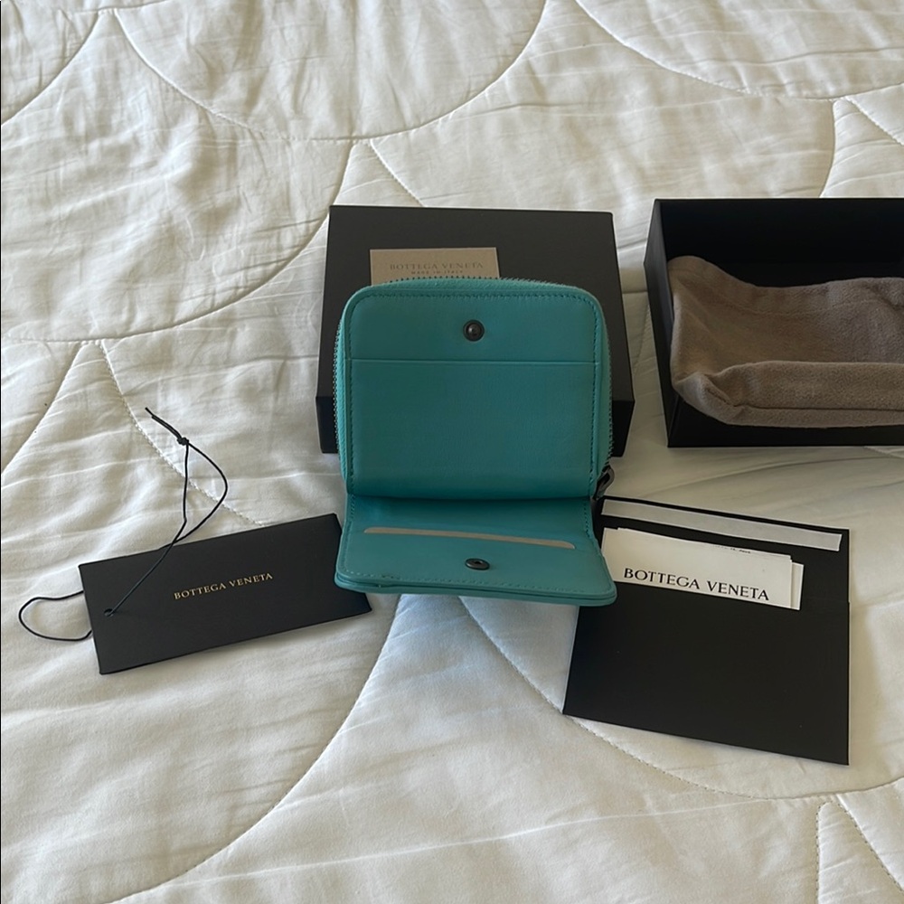 Bottega Veneta Blue Intrecciato Leather Wallet - Picture 2 of 8